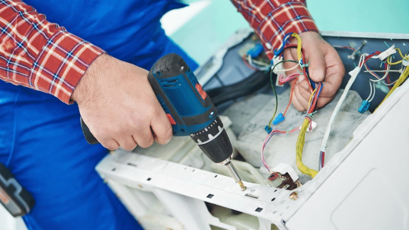 Bahçelievler Hotpoint Hotpoint çamaşır makinesi kart tamiri – Su almama arızası orijinal parça ile giderildi. - Teknik servis örneği